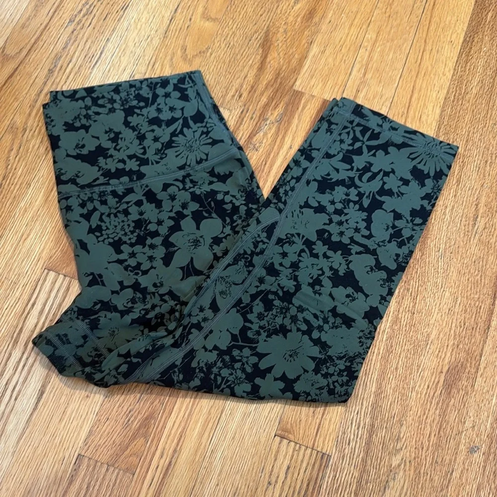 Lululemon Dark Green and Black Floral Capri Leggings Womens 10